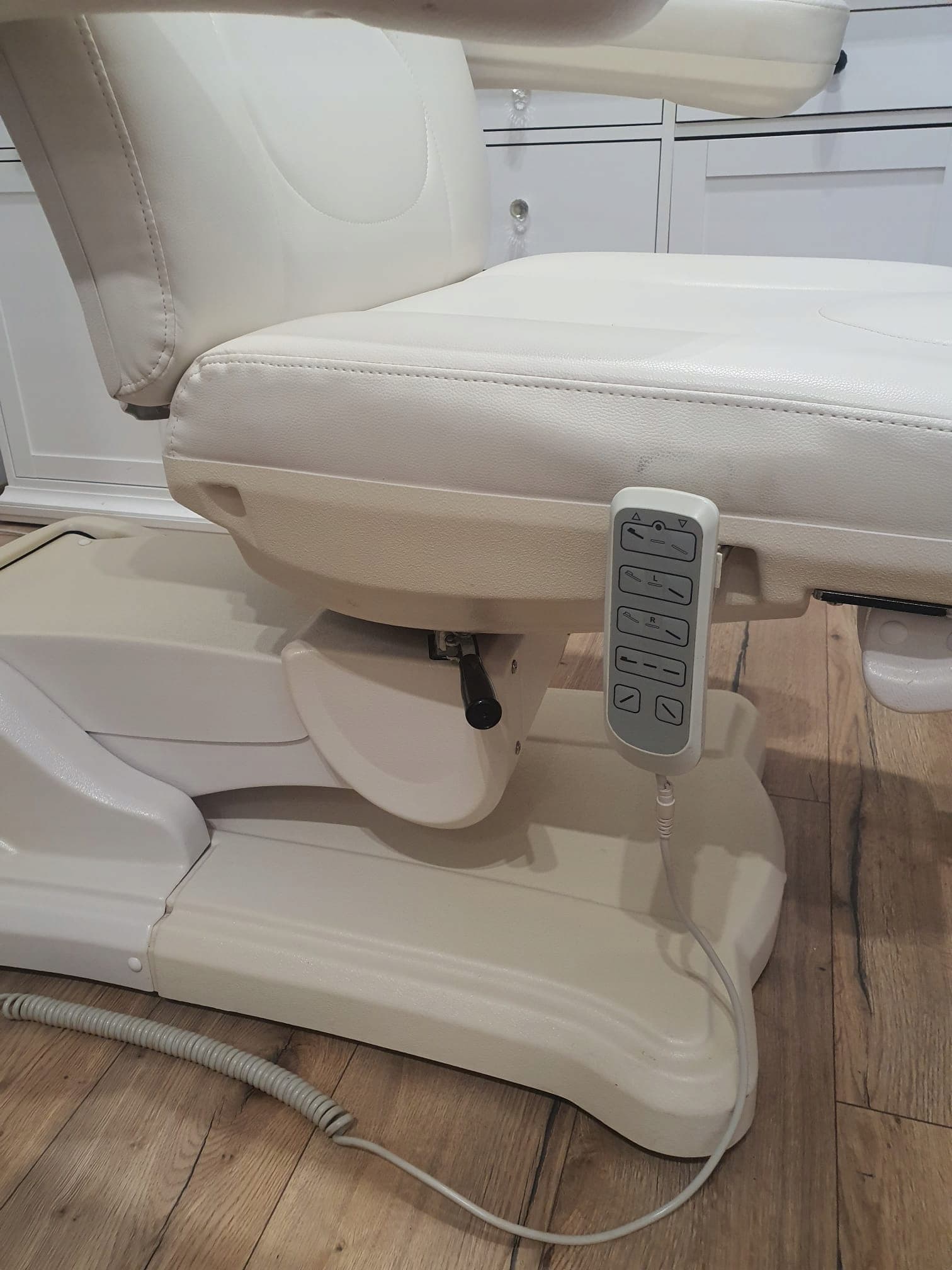 Fotel kosmetyczny elektryczny 5 siłowników podologiczny pedicure obracany - zdjecie 3